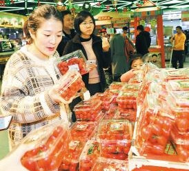 上海市民：陵水圣女果味道甜，水分足，好吃