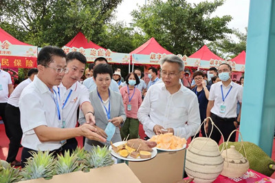 昌江地瓜、火龍果、菠蘿蜜、黎族編藤等特色產(chǎn)品受歡迎